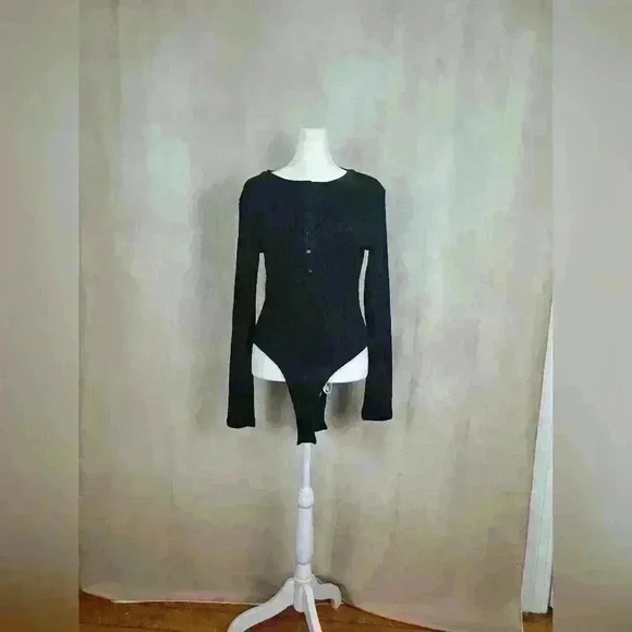 Free The Roses Long-Sleeve Ribbed Knit Bodysuit Black Size Large - Picture 1 of 10